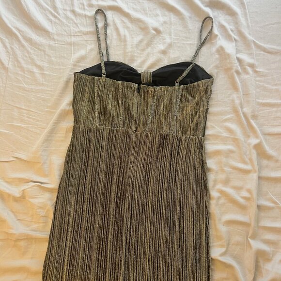 NWT Lulus Glimmer and Glitz Black and Gold Lurex Pleated Maxi Dress - Medium - Picture 4 of 4